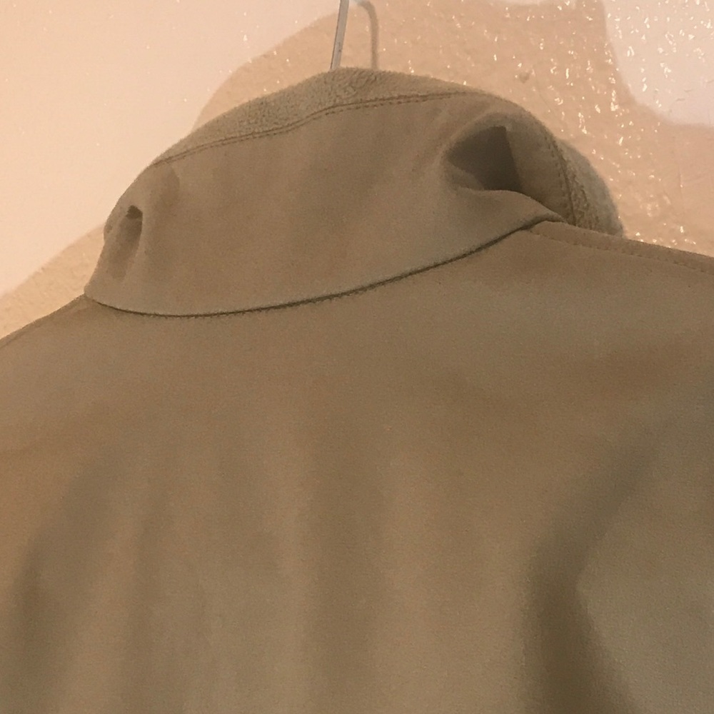 💚 3/$30 - Men’s Omni Shield Tan Shell jacket - Picture 8 of 8